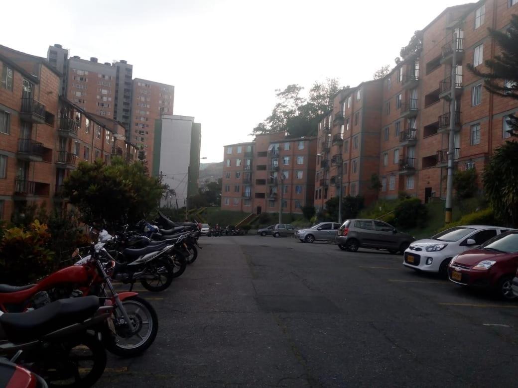 Apartamento 201 Amplio Y Comodo Medellin 90 Mts Buitenkant foto